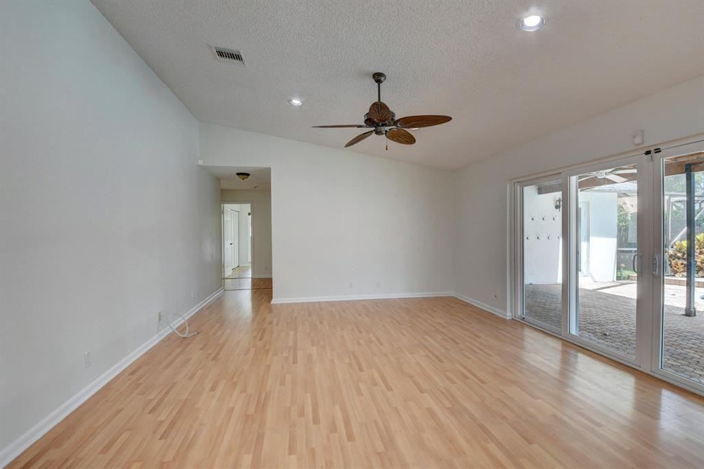 17414 Spring Tree Lane - Photo 3 of 8