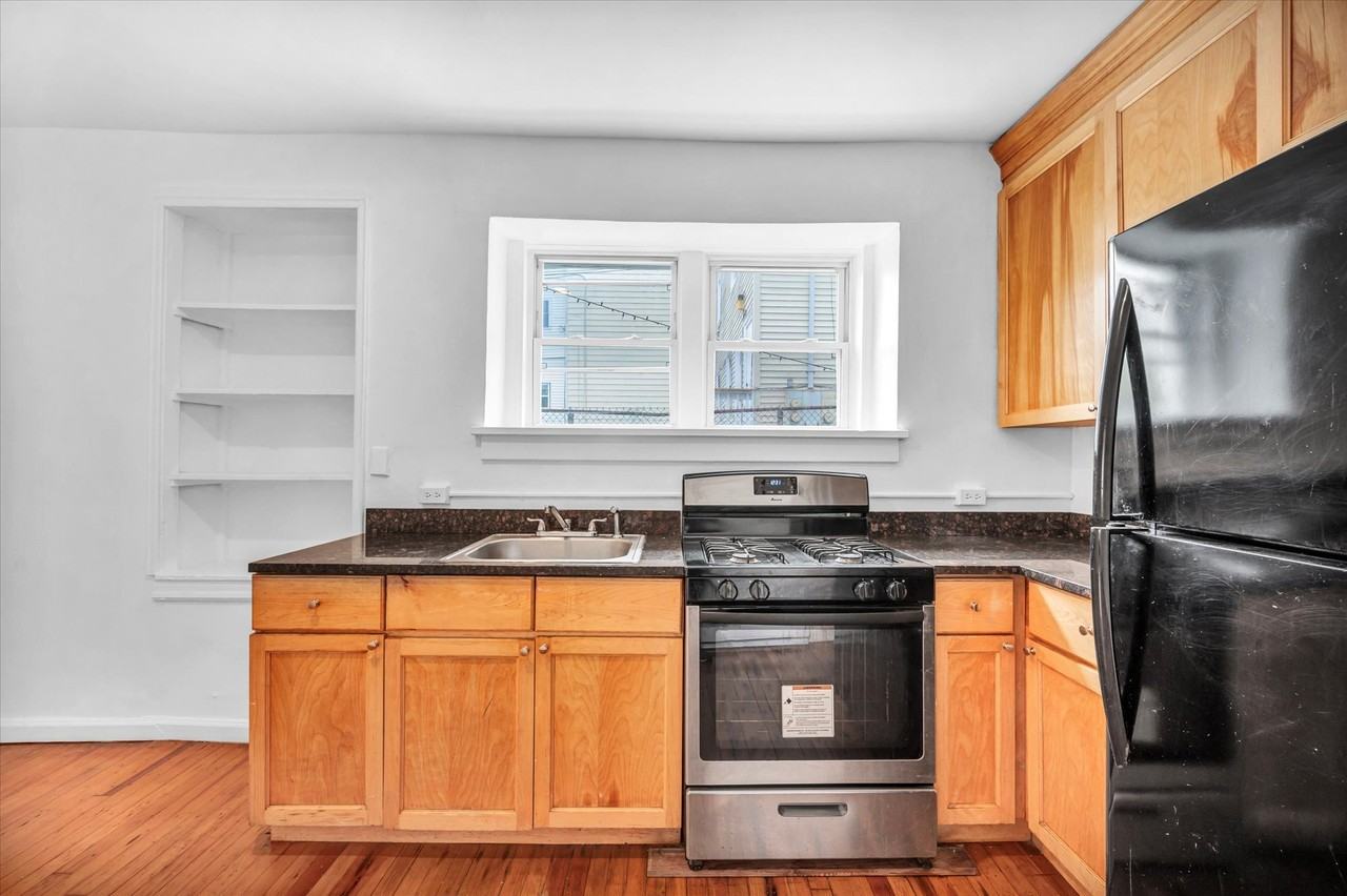 112 Virgil St - Photo 2 of 17