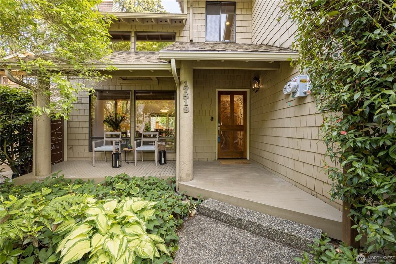 17519 Ne 38th Ct - Photo 2 of 33