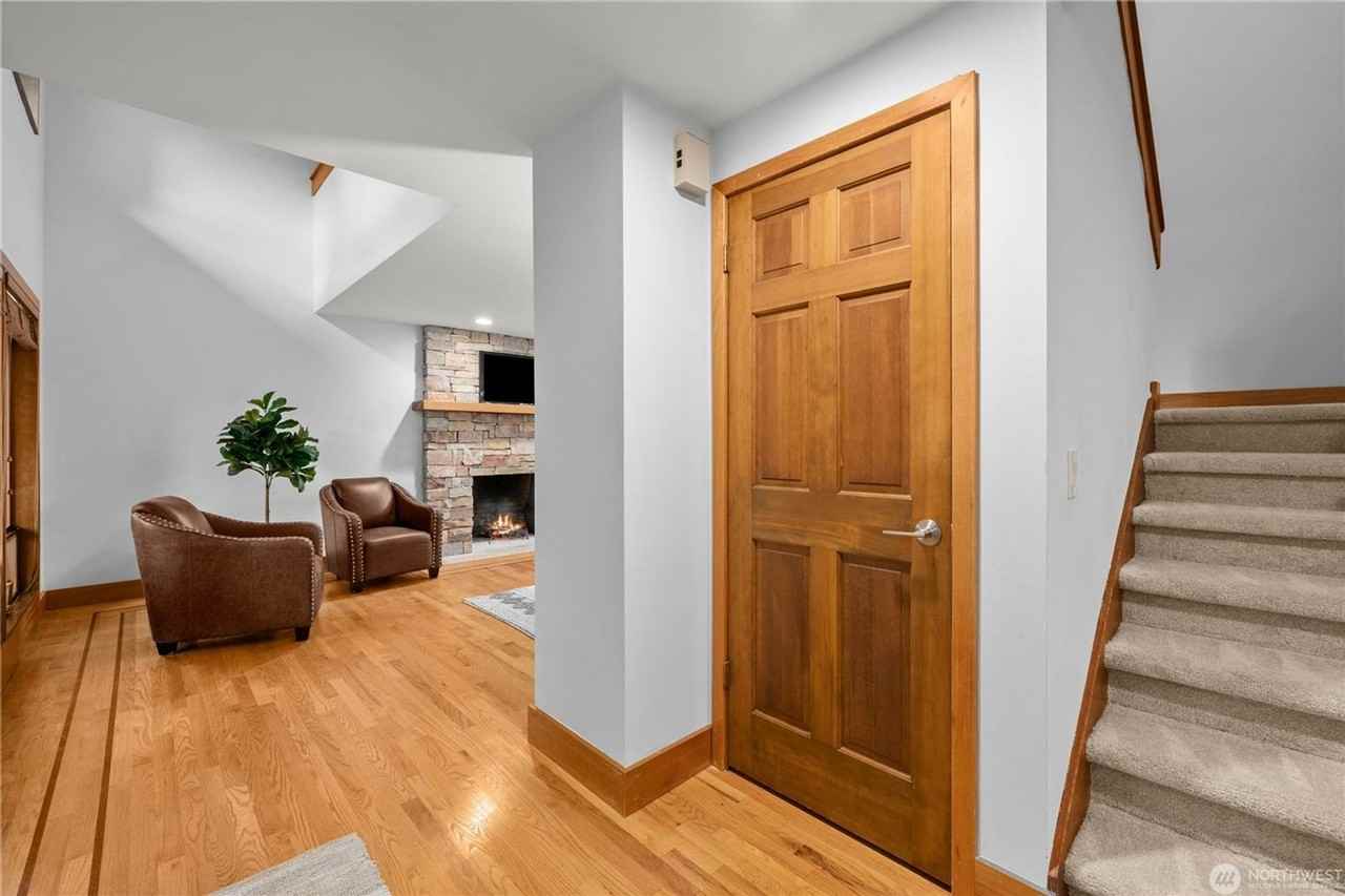 17519 Ne 38th Ct - Photo 3 of 33