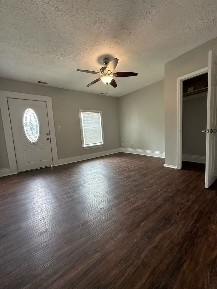 3133 Garland Ave - Photo 3 of 9