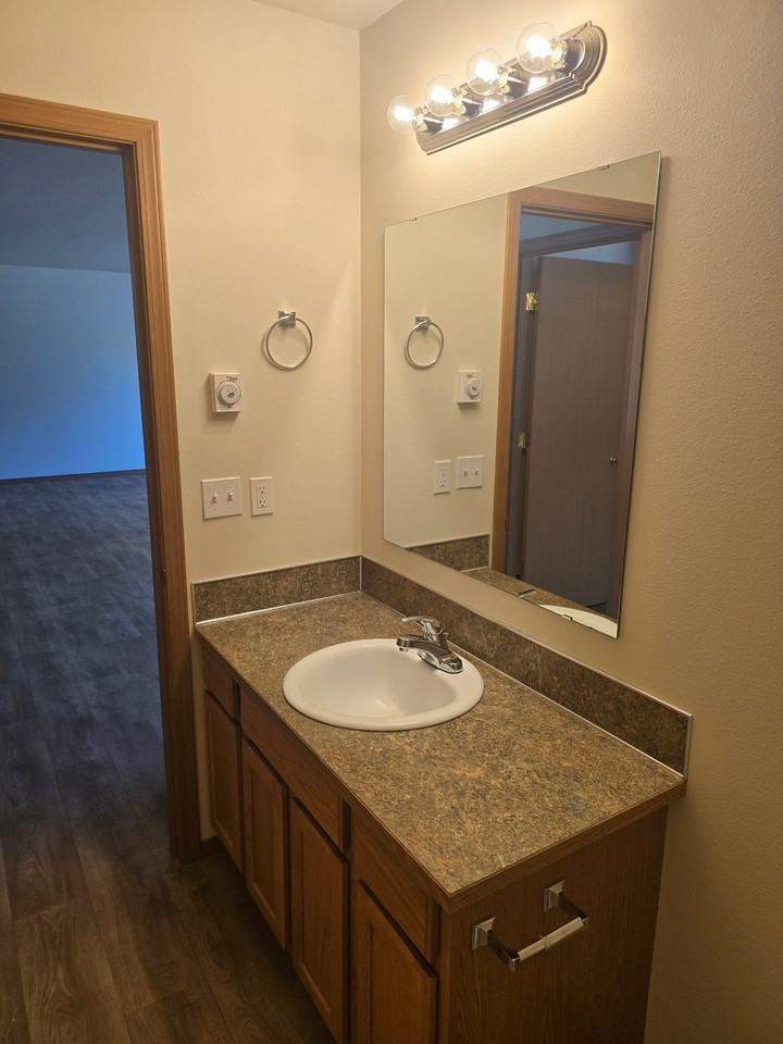 505 Minnesota St N - Photo 4 of 10