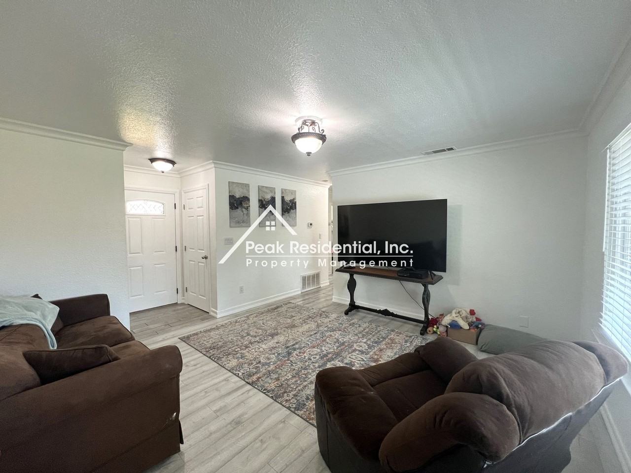 4222 Galbrath Dr - Photo 3 of 14