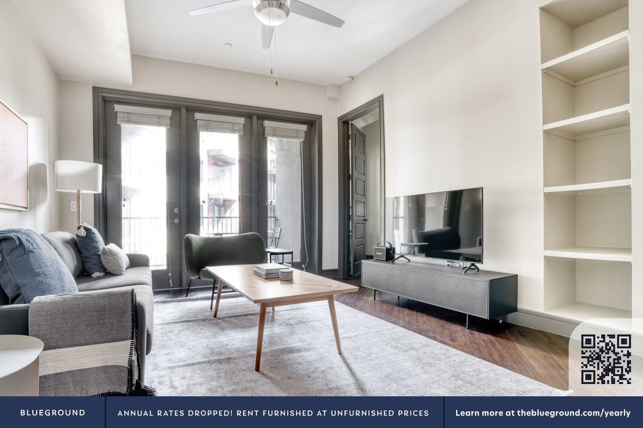 3201 Esperanza Crossing - Photo 4 of 36