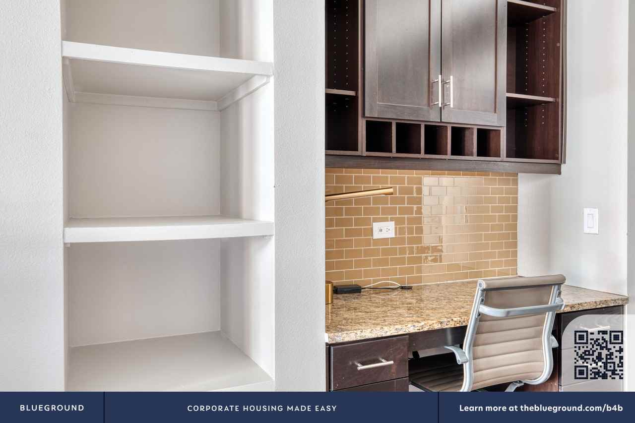 3201 Esperanza Crossing - Photo 6 of 36