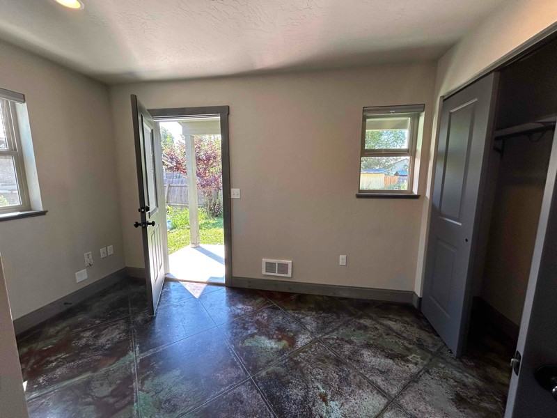 1107 Spruce St - Photo 3 of 9