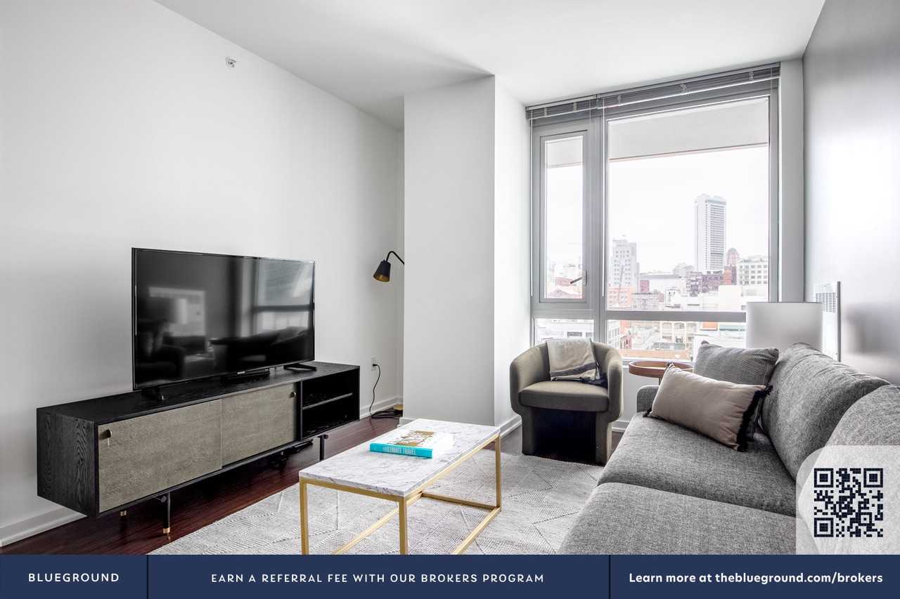 400 Clementina Street - Photo 5 of 33