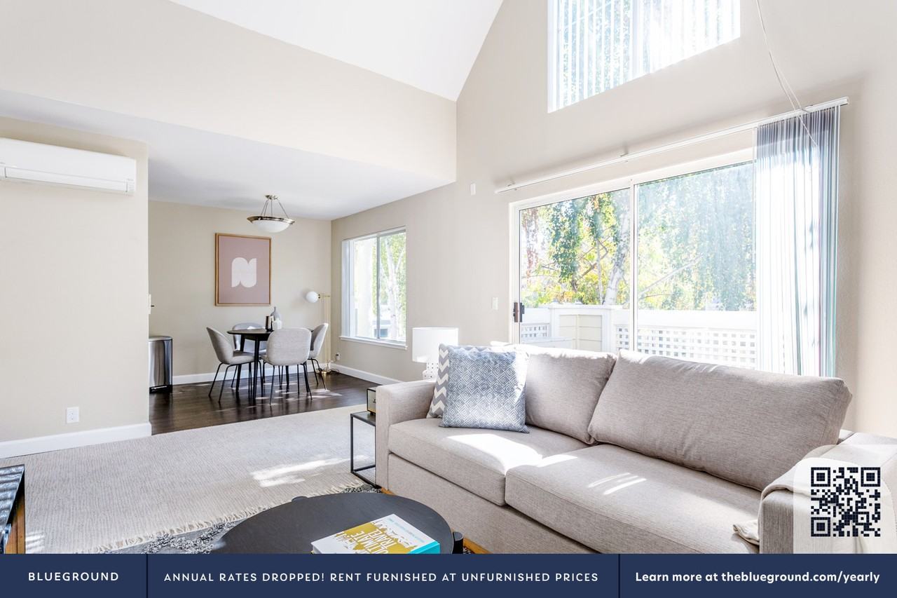 900 Pepper Tree Lane - Photo 3 of 28