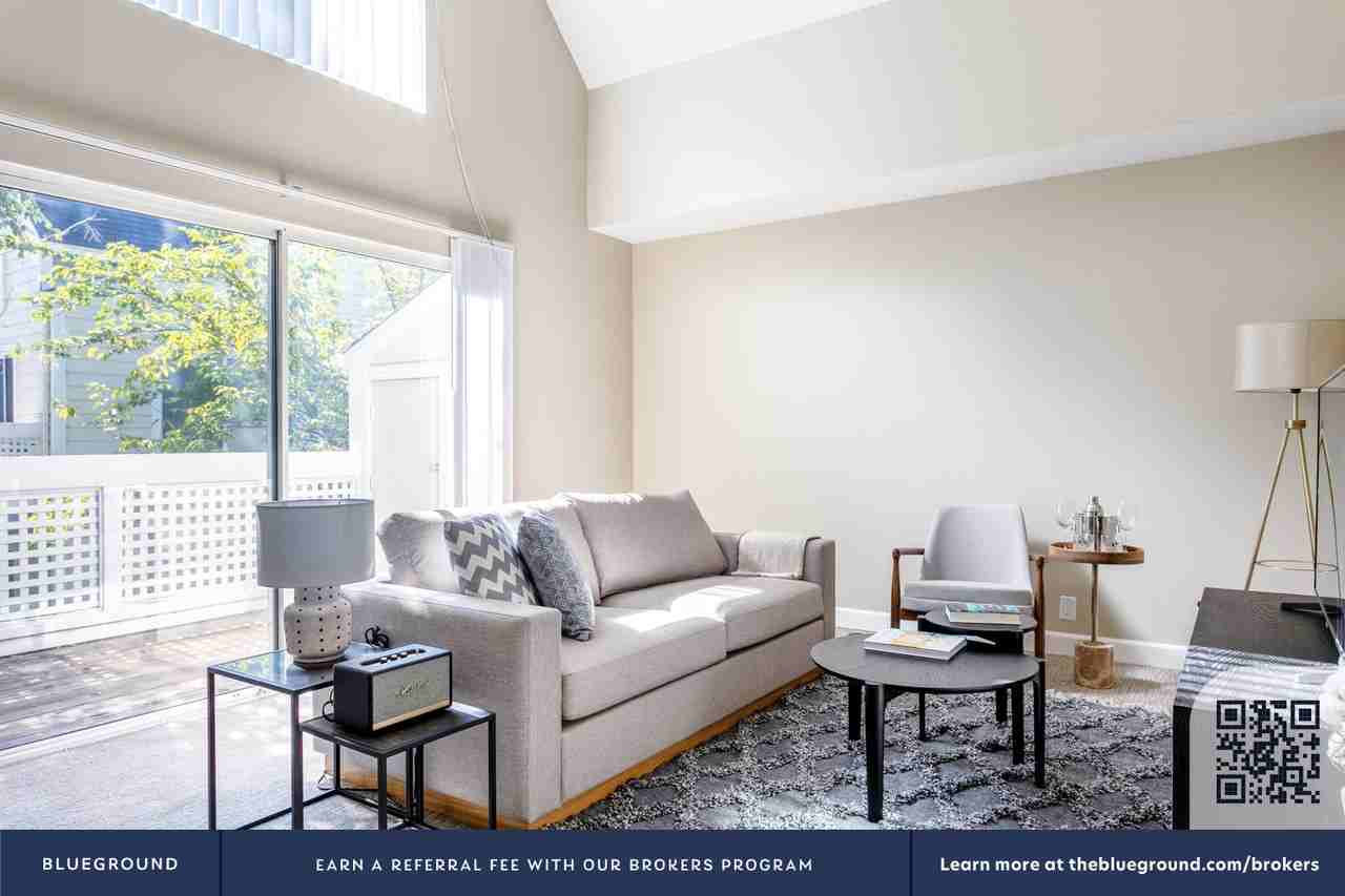 900 Pepper Tree Lane - Photo 4 of 28