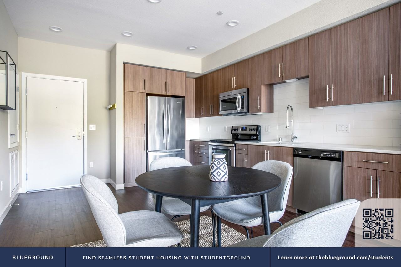 111 North Rengstorff Avenue - Photo 6 of 39