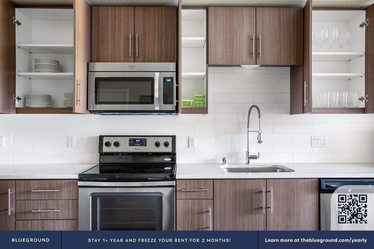 111 North Rengstorff Avenue - Photo 7 of 39