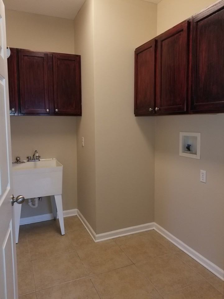 107 Hallhill Ct - Photo 7 of 19