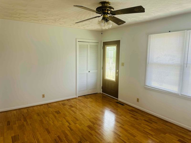 507 Sycamore St - Photo 3 of 15