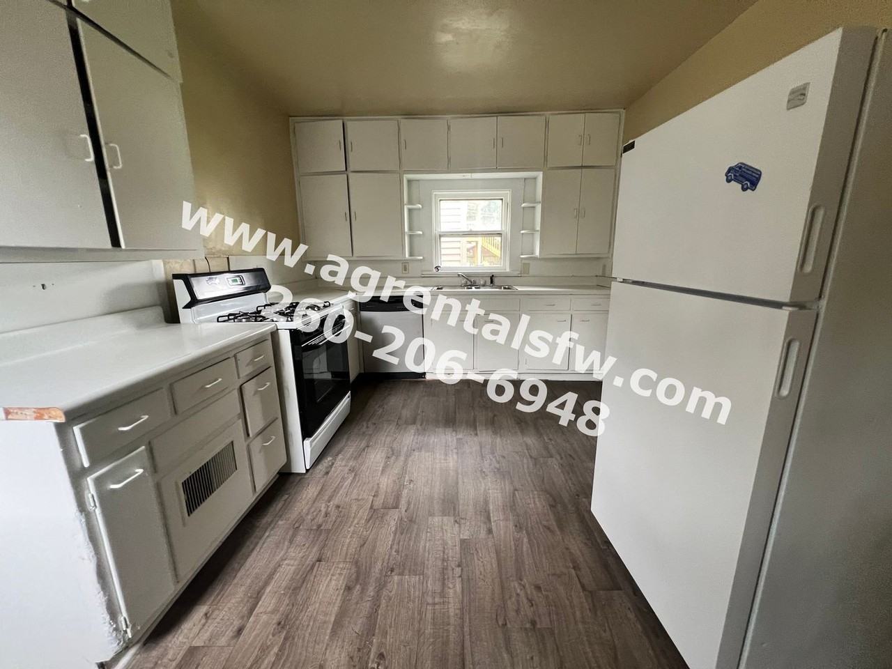460 Elizabeth St - Photo 3 of 12