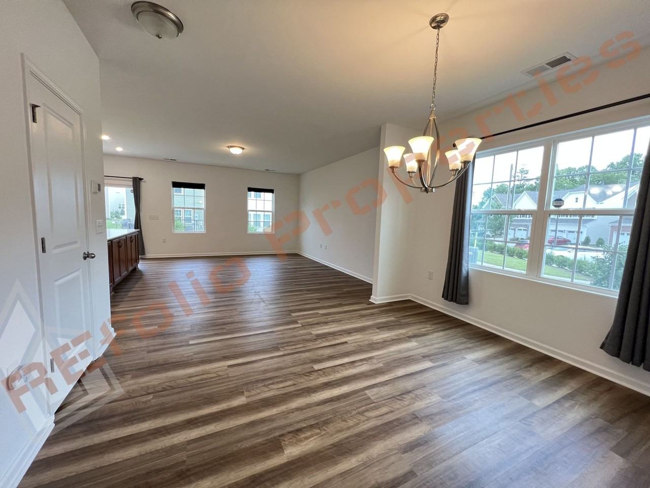 1152 Epiphany Rd - Photo 3 of 23