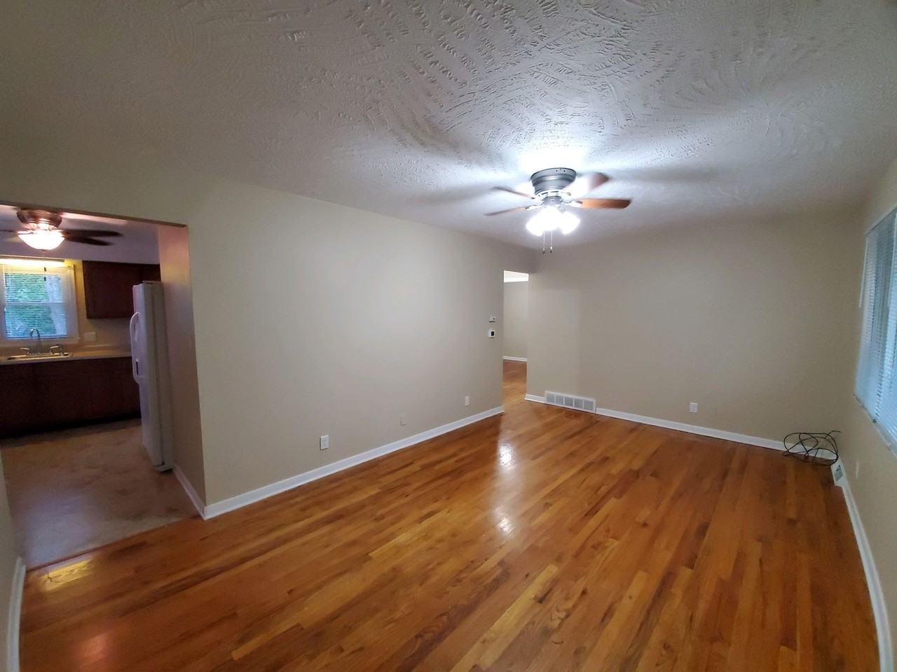 3233 Dubuque Ave - Photo 3 of 17