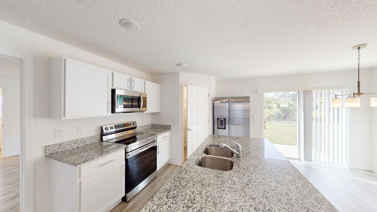549 Eldron Blvd Se - Photo 2 of 10