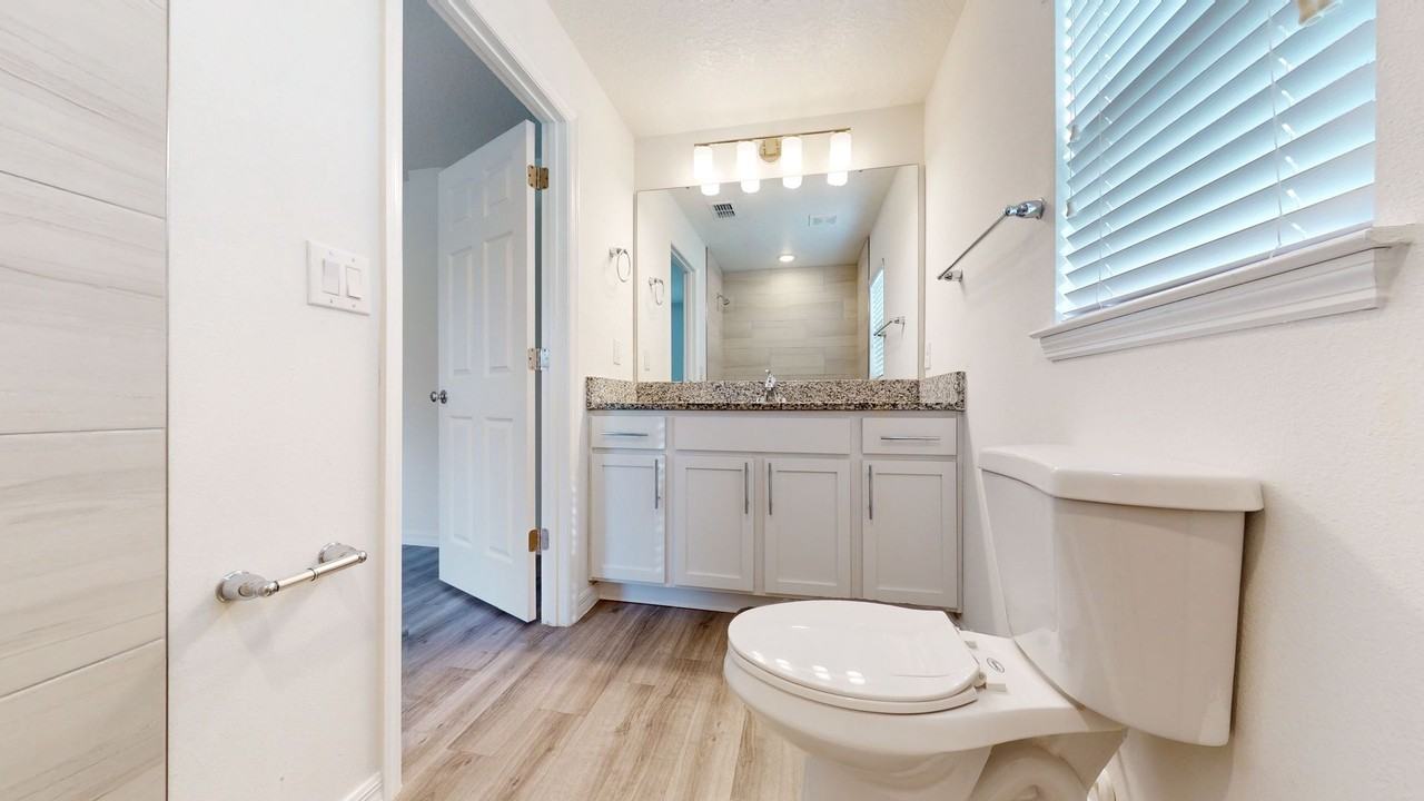 549 Eldron Blvd Se - Photo 6 of 10