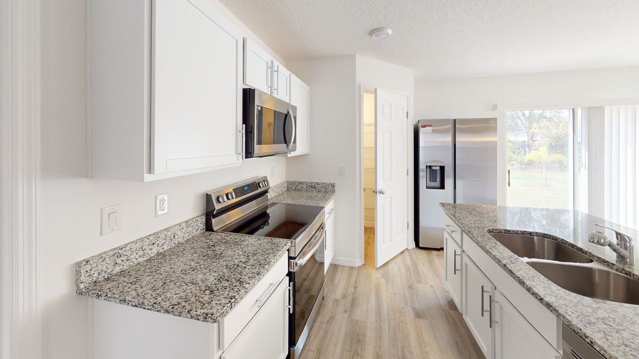 549 Eldron Blvd Se - Photo 7 of 10