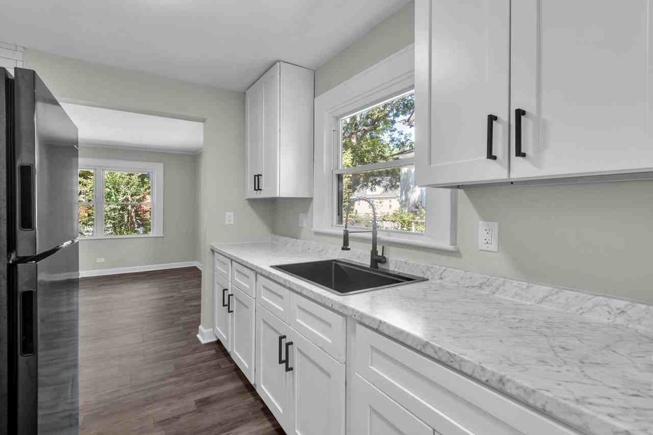 604 E Cemetery St - Photo 2 of 11