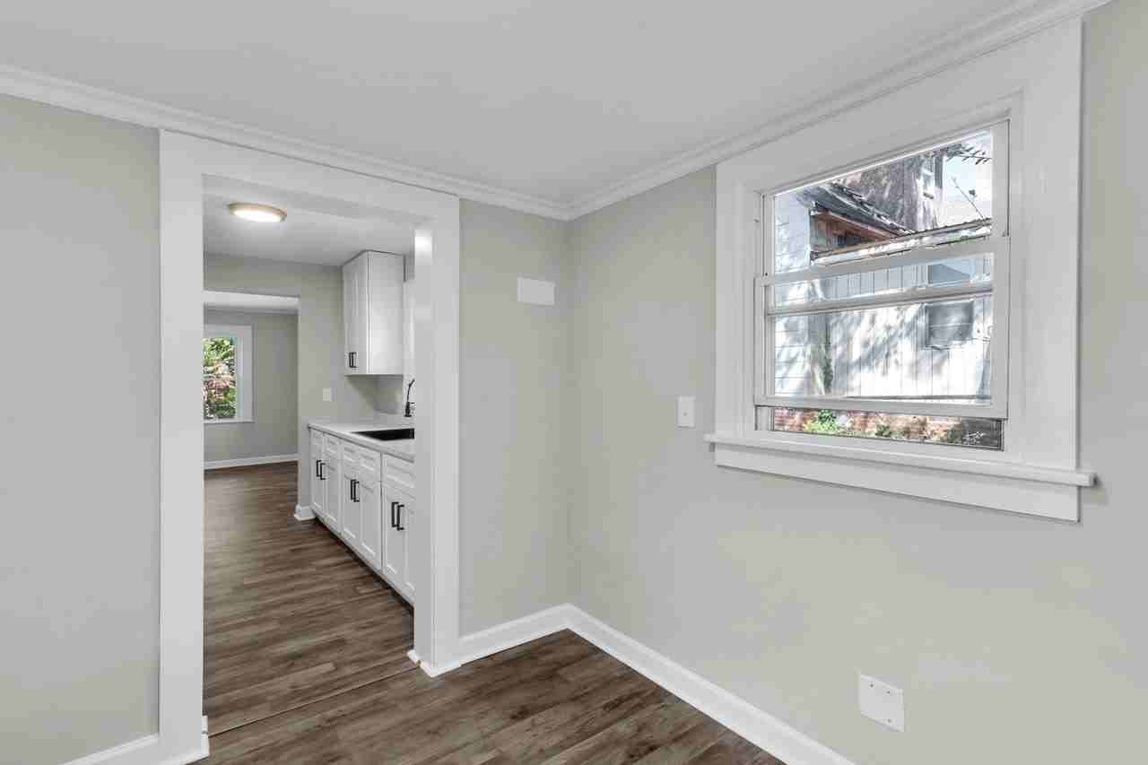 604 E Cemetery St - Photo 3 of 11