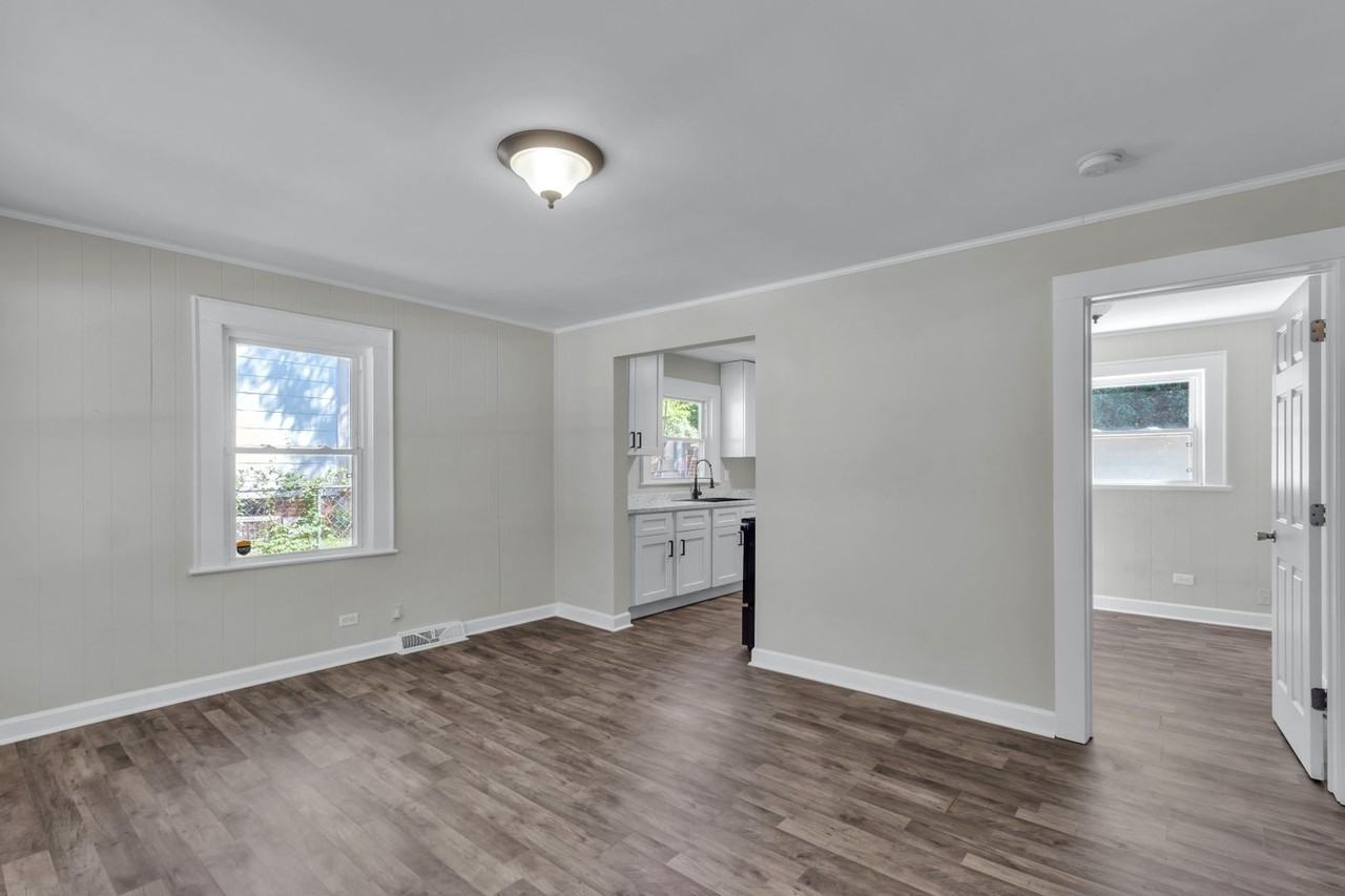 604 E Cemetery St - Photo 5 of 11