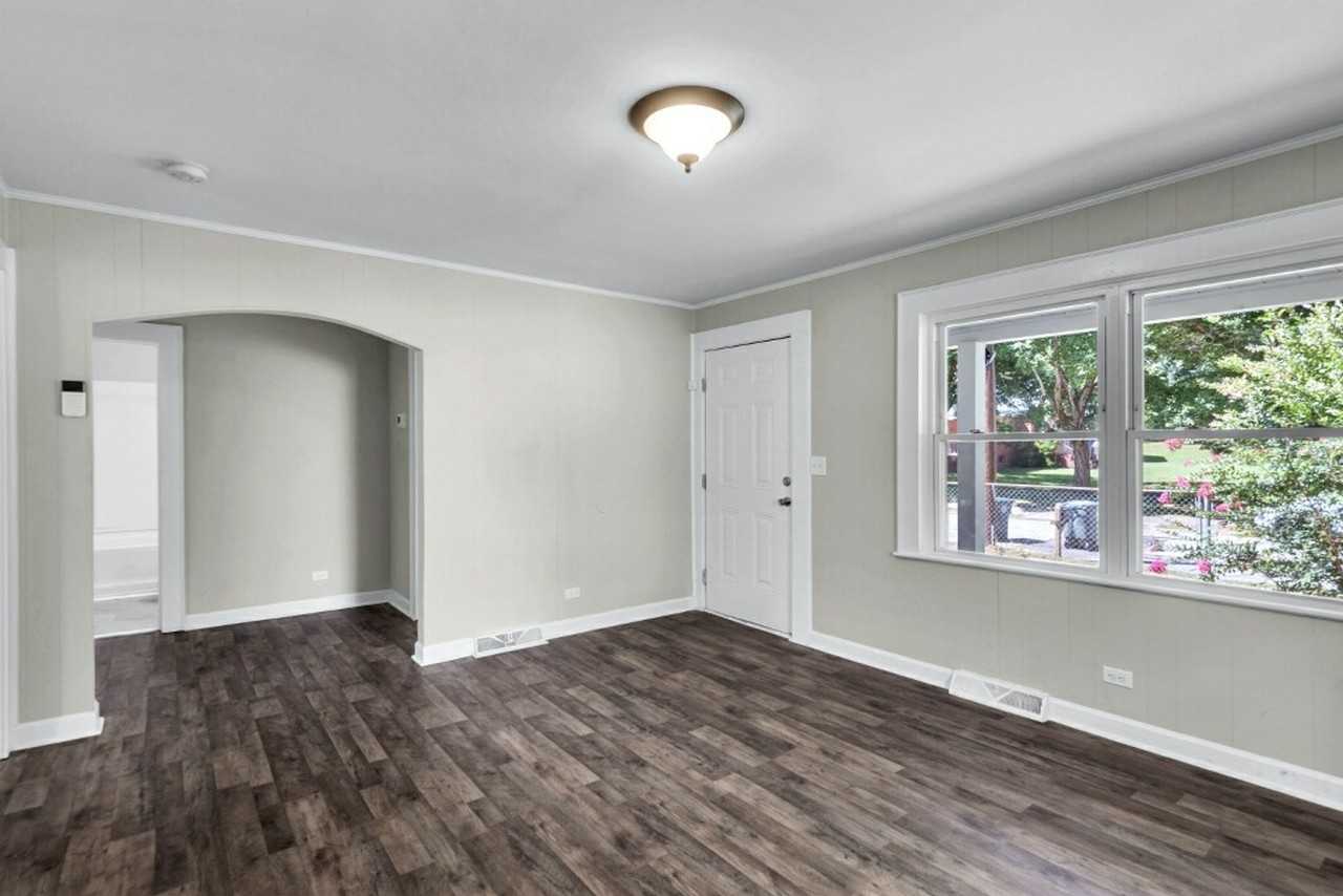 604 E Cemetery St - Photo 6 of 11