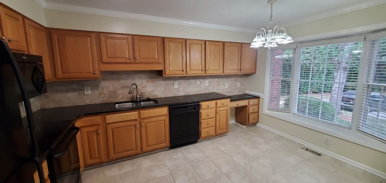 1036 Christmas Pl - Photo 5 of 19