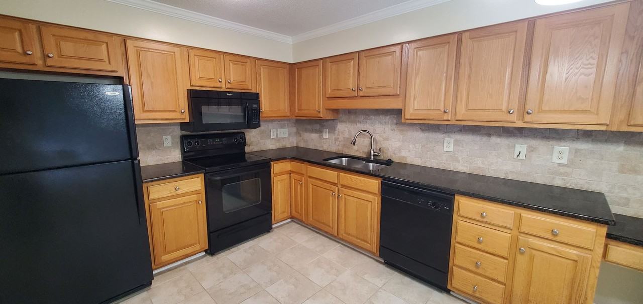 1036 Christmas Pl - Photo 6 of 19