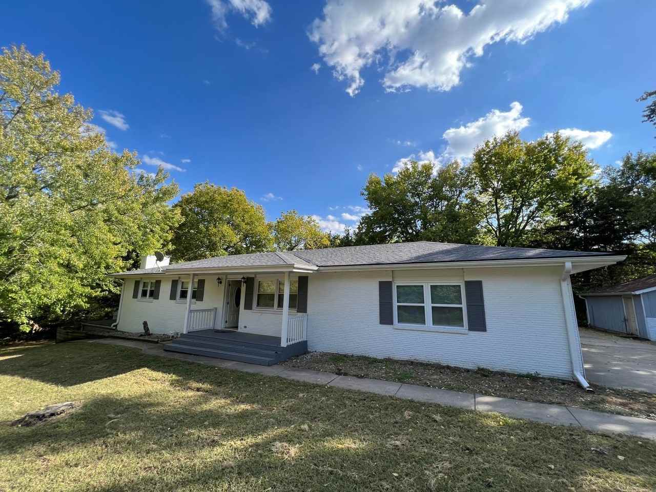 3125 Rolling Hills Dr - Photo 2 of 20