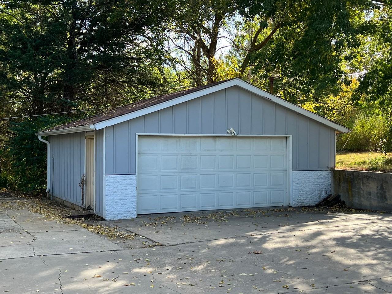 3125 Rolling Hills Dr - Photo 3 of 20