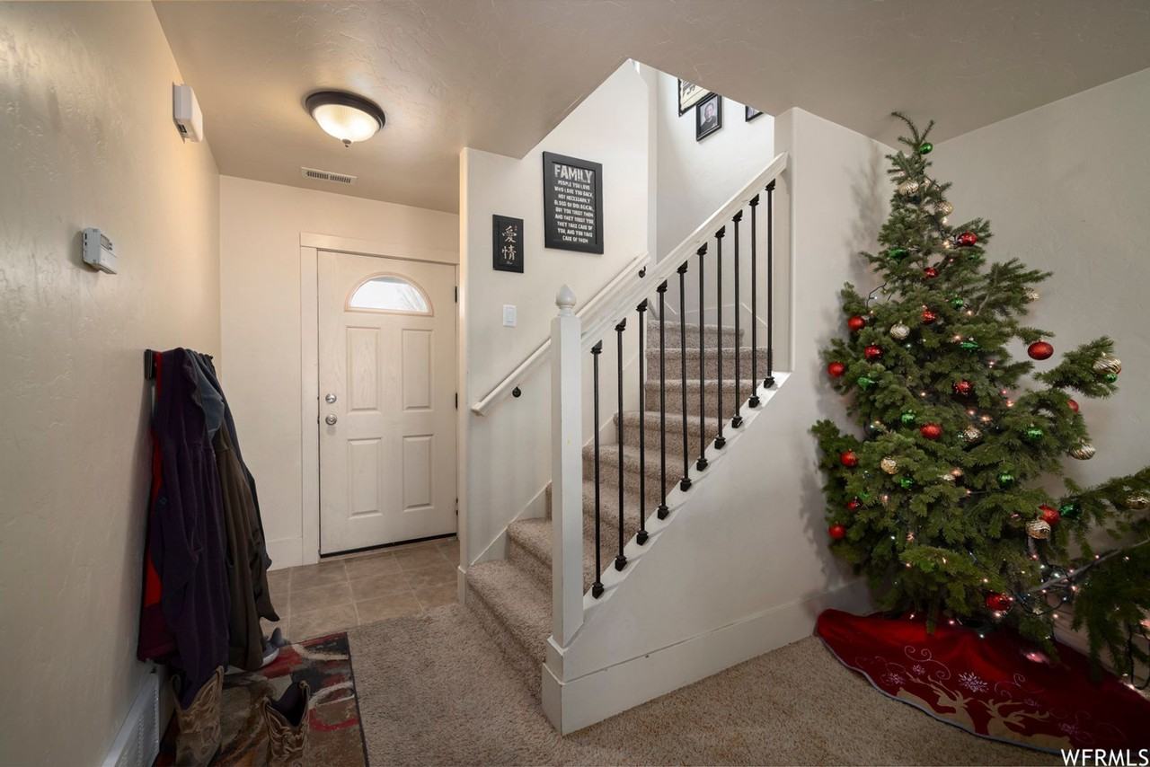 1618 W 560 S - Photo 3 of 18