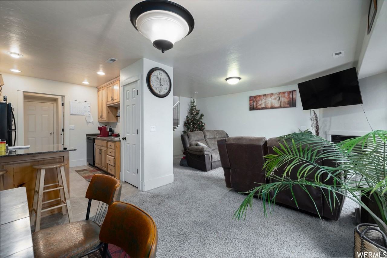 1618 W 560 S - Photo 5 of 18