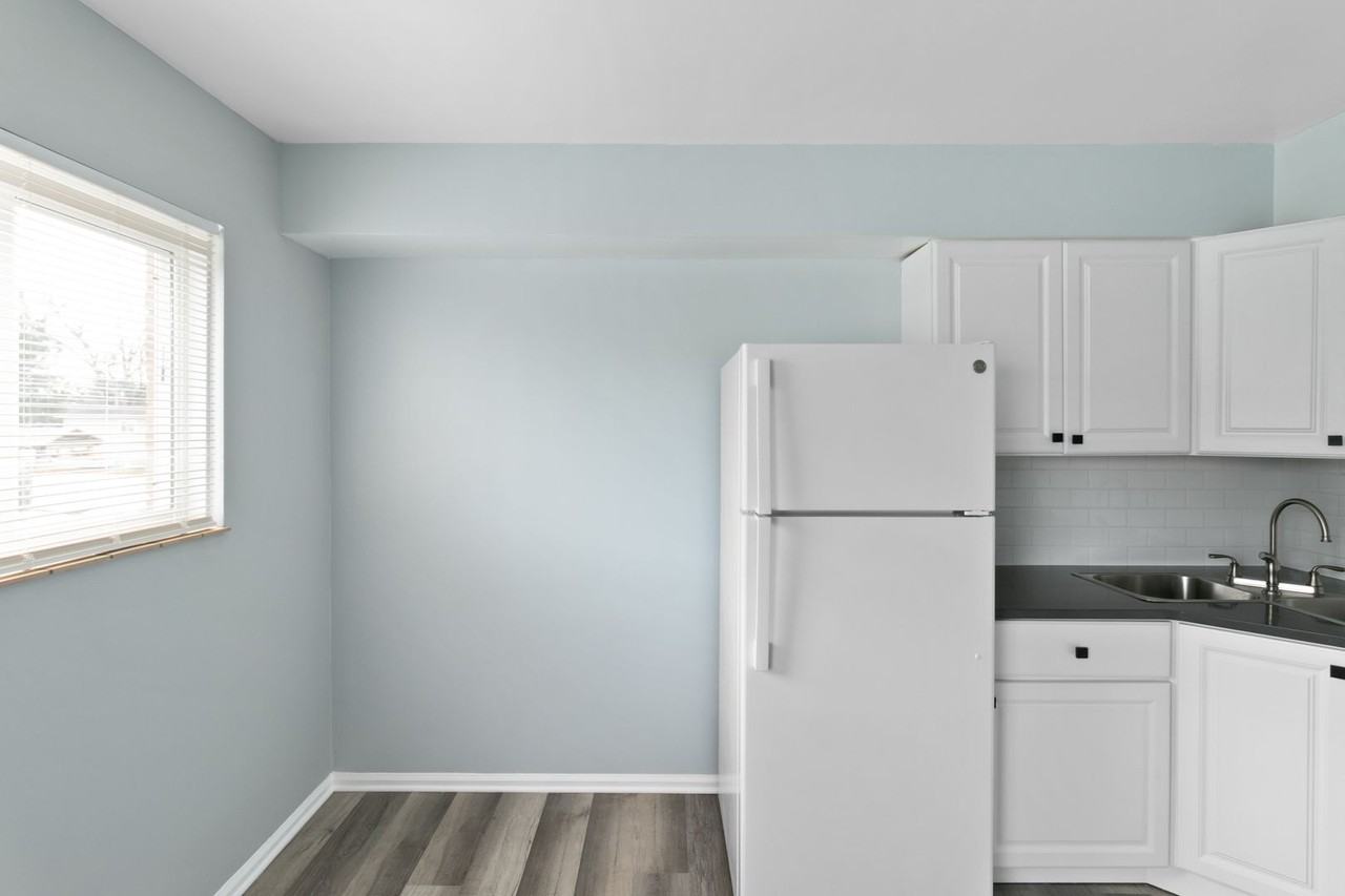 Skyline Apartments - Photo 5 of 22