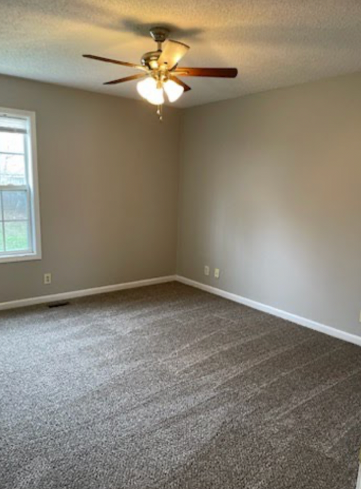 440 Terrier Way - Photo 5 of 11
