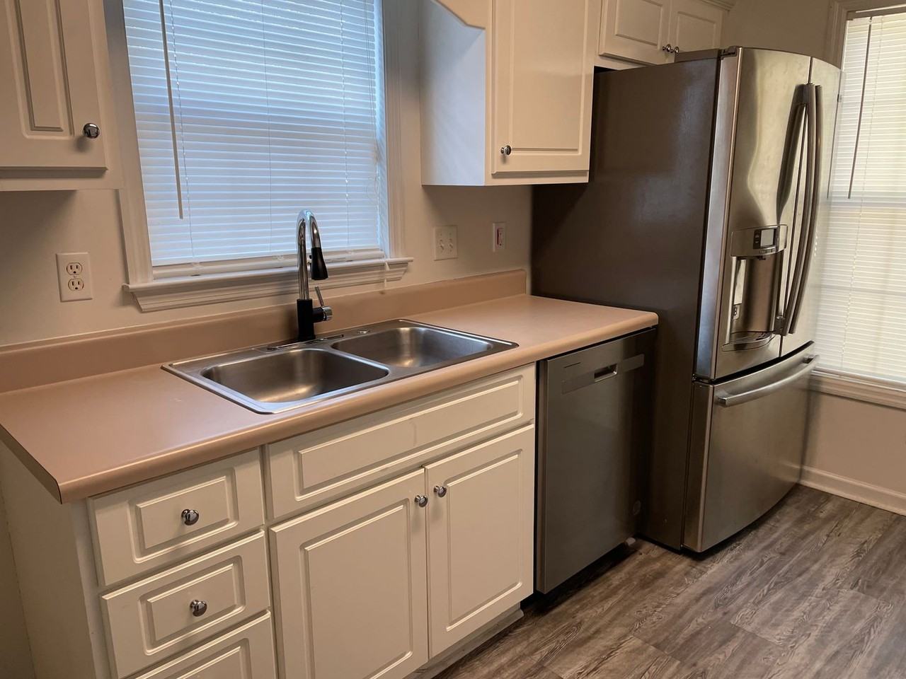 8024 Reagan Cir - Photo 3 of 12