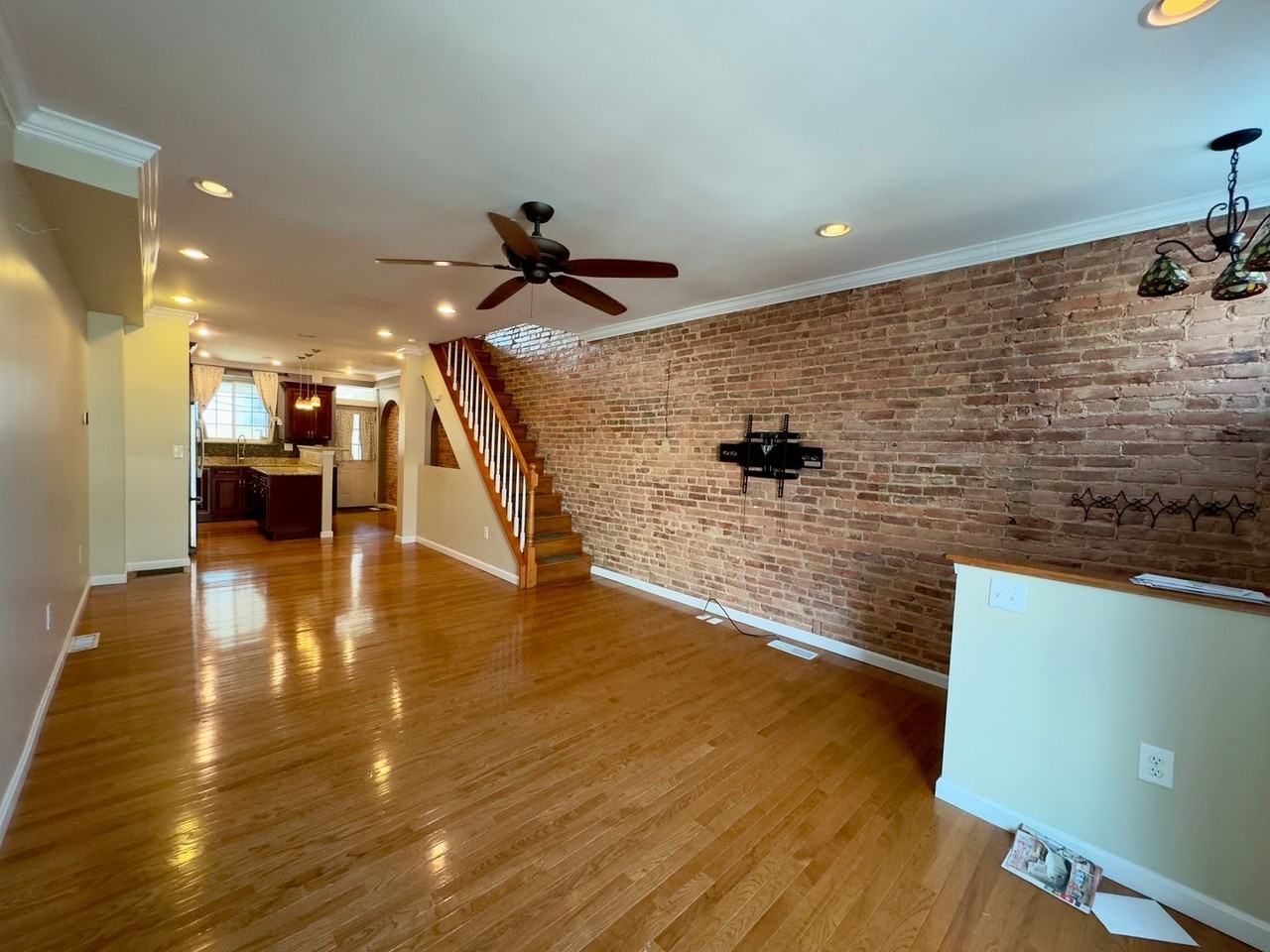 415 S Bouldin St - Photo 2 of 31