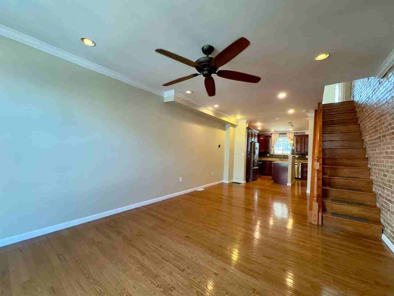 415 S Bouldin St - Photo 7 of 31