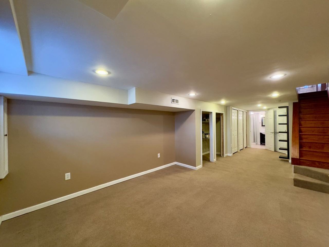 415 S Bouldin St - Photo 6 of 31