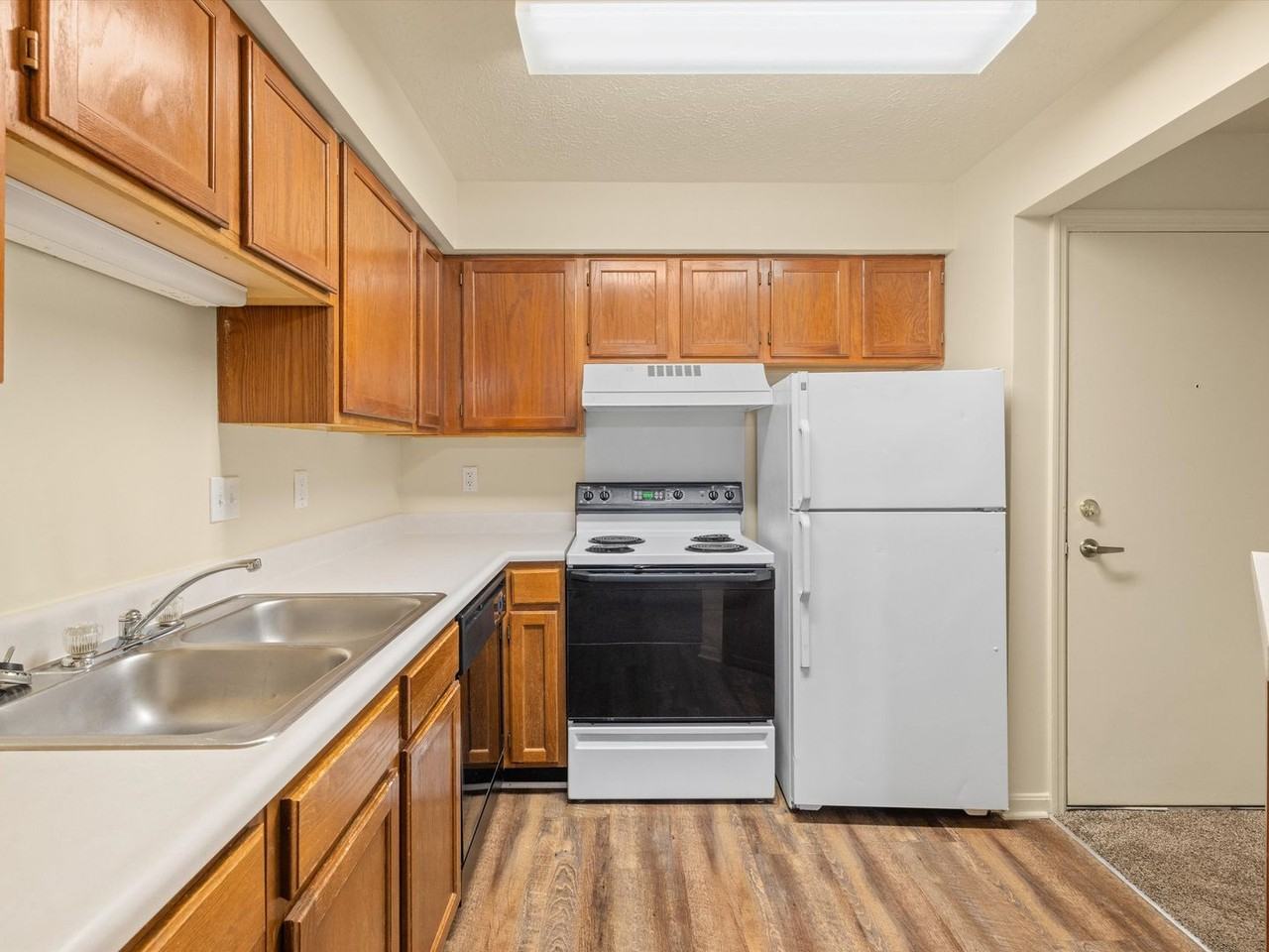 2191 N Broadway St #G - Photo 6 of 19