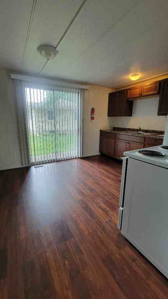460 Lee Ave #460 - Photo 6 of 17