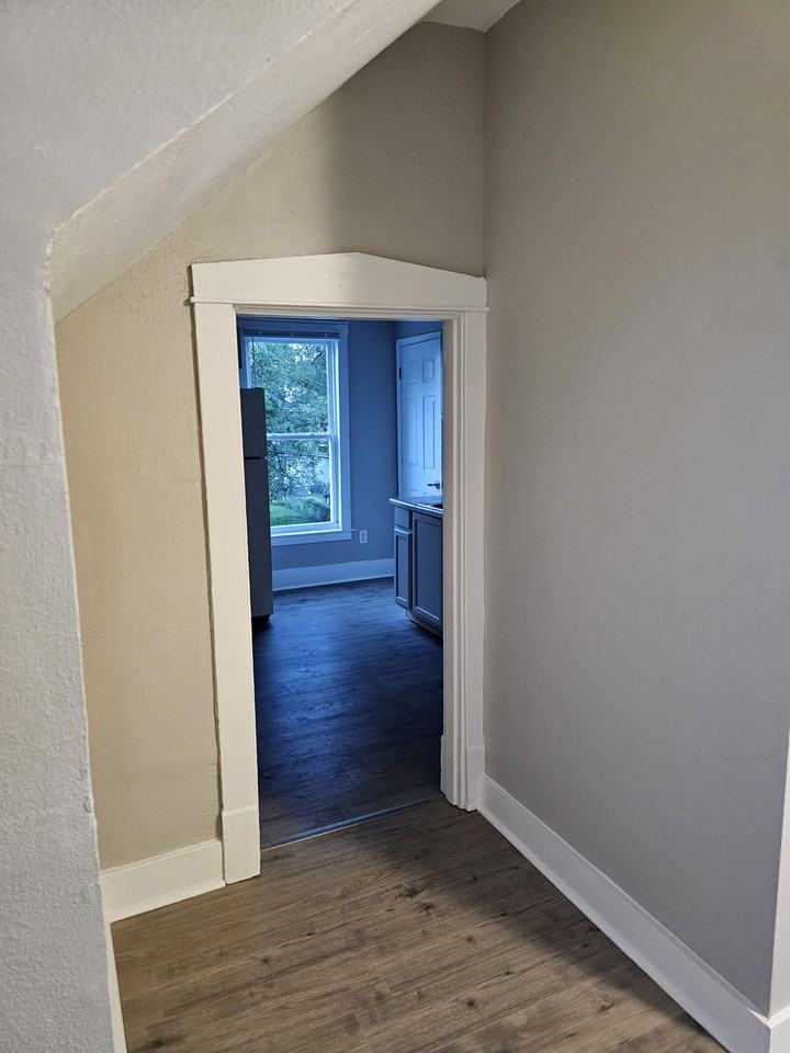 2302 W Oak St #B - Photo 2 of 9