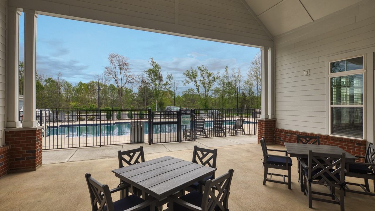 Commonwealth - Photo 6 of 50