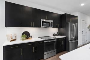 featured image of 155 E Broad St