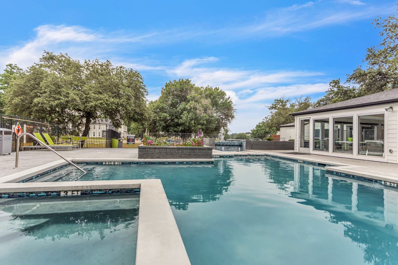 Rio @ 1604 - Photo 3 of 19