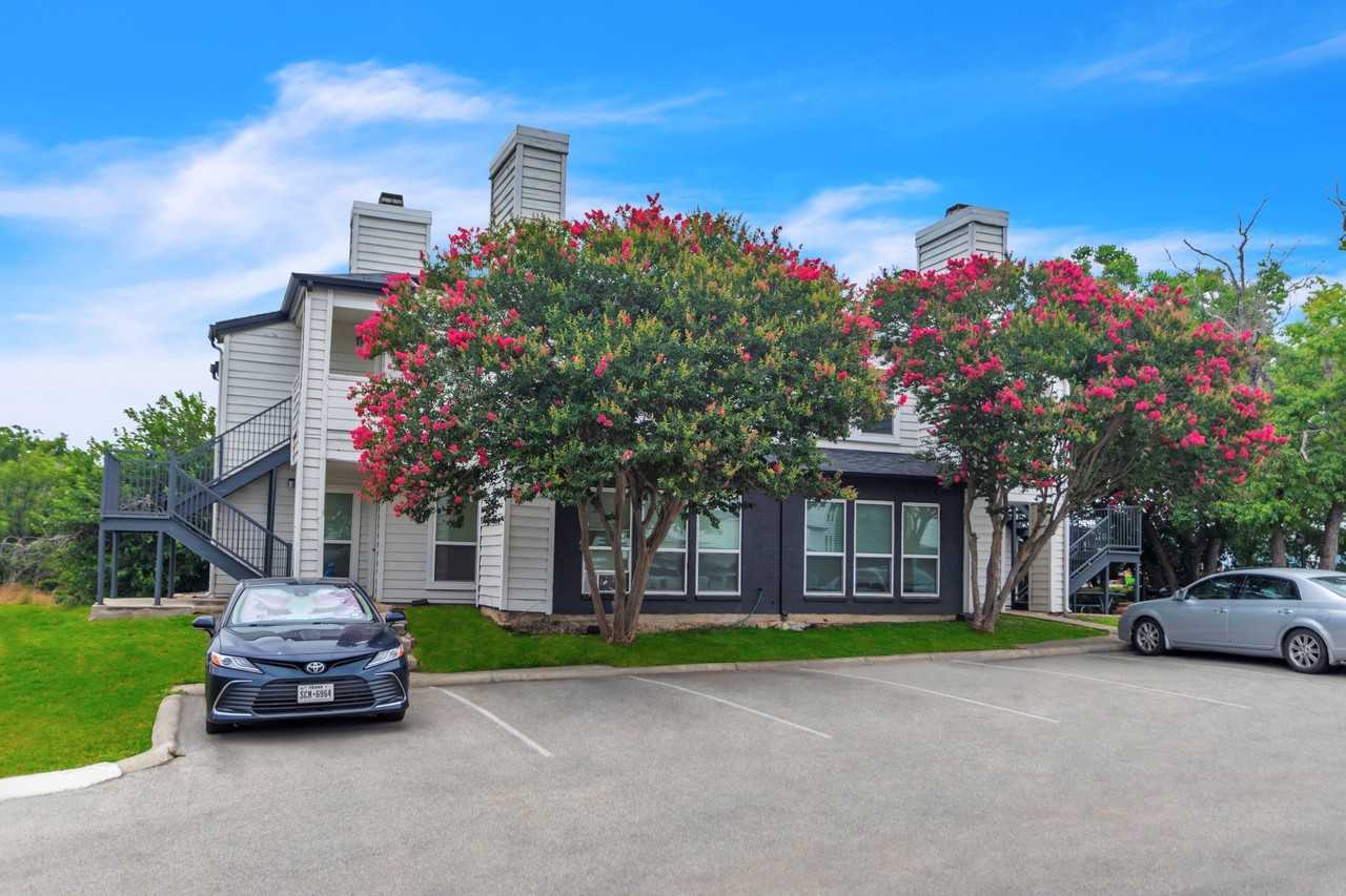 Rio @ 1604 - Photo 4 of 19