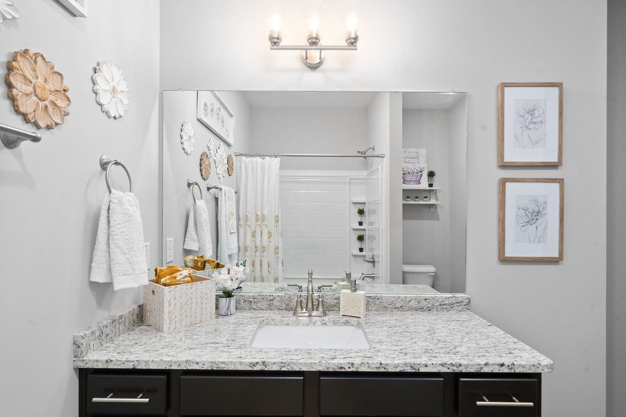 Solis - Photo 7 of 43