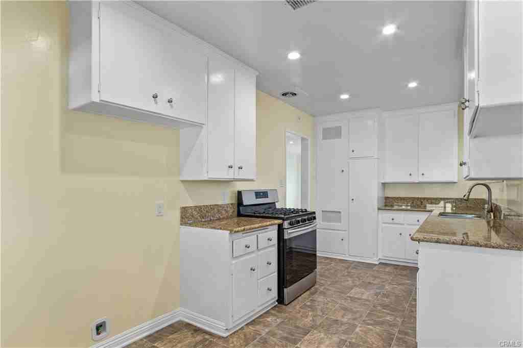 21914 Marjorie Ave - Photo 2 of 8