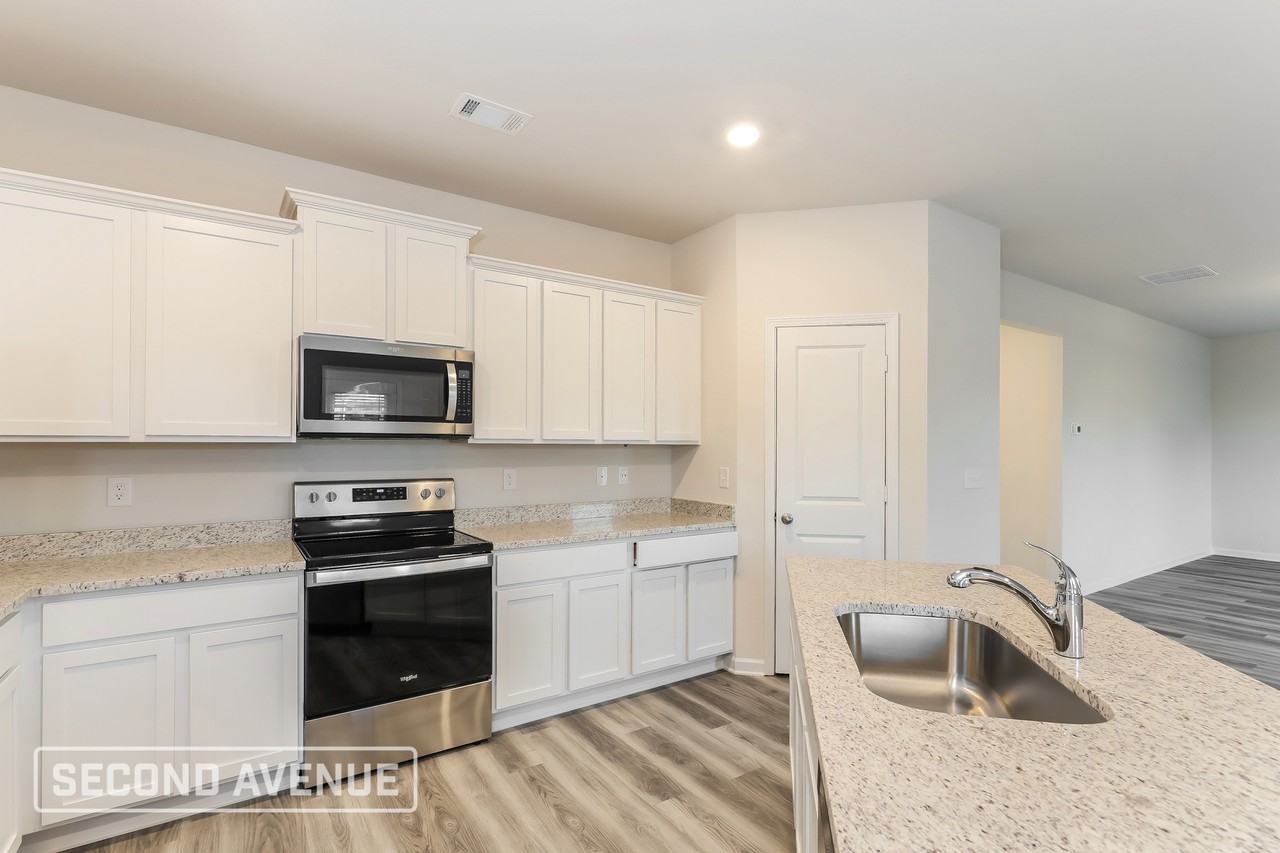 1146 Amadas Dr - Photo 2 of 33