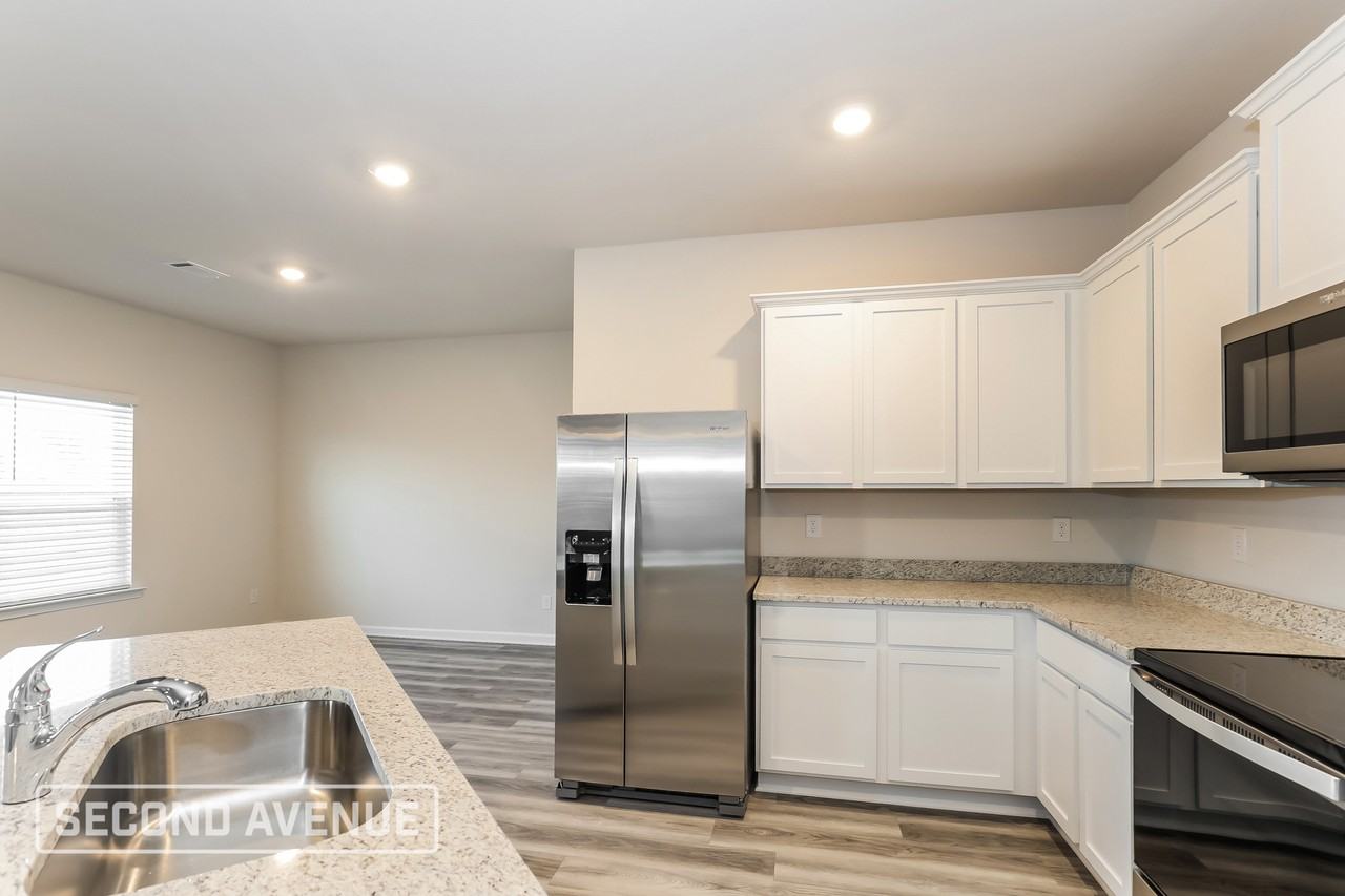 1146 Amadas Dr - Photo 3 of 33